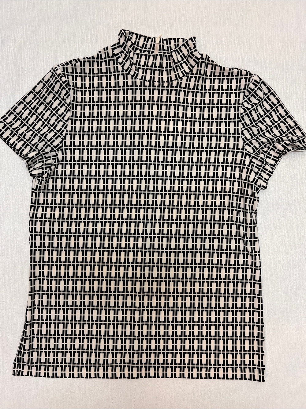Anne Klein Black and White Geometric Mock-Neck Short Sleeve Top